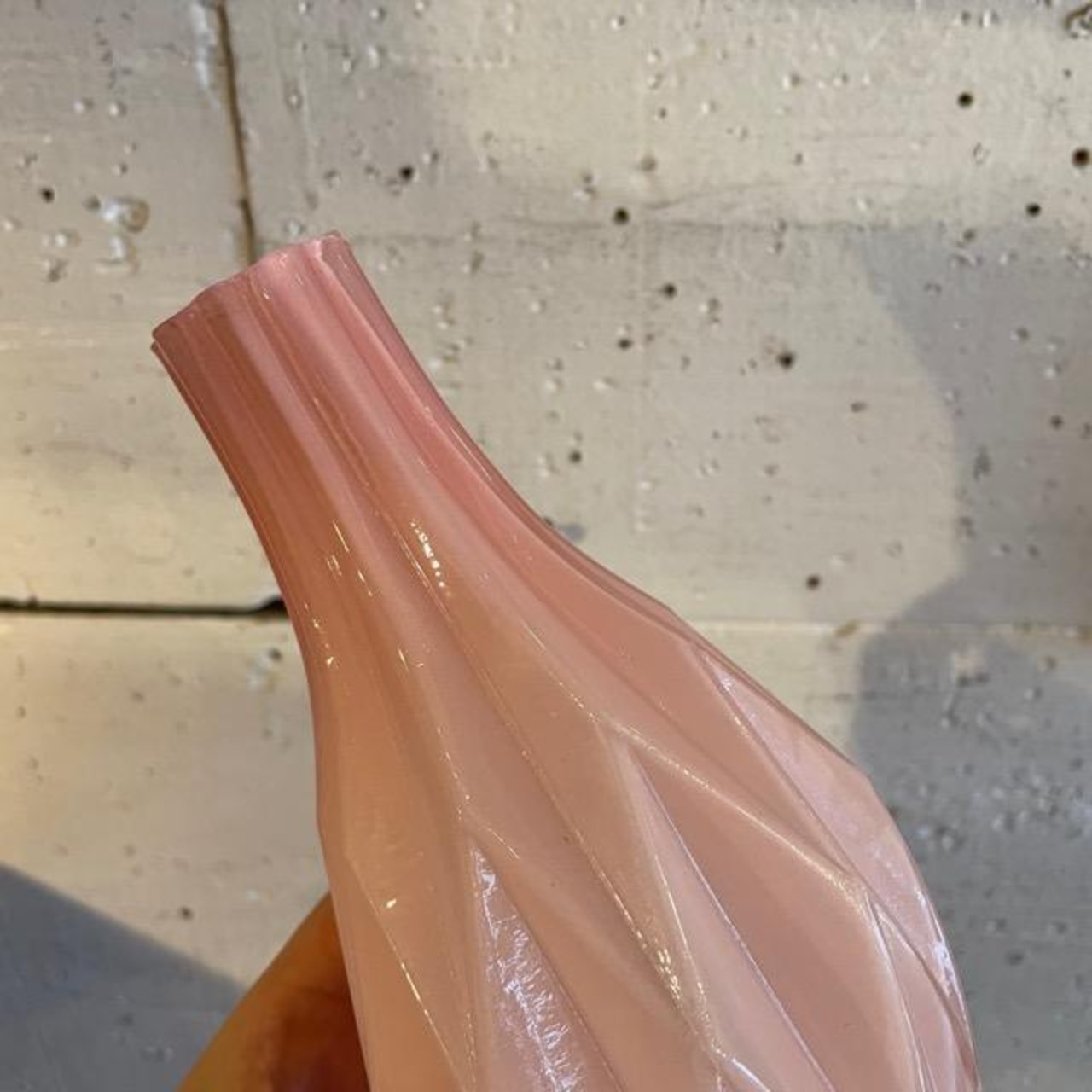 MILK GLASS SINGLE VASE - DIA MILK PINK / フラワーベース　ピンク　花瓶　1輪挿し　リビング　ガラス