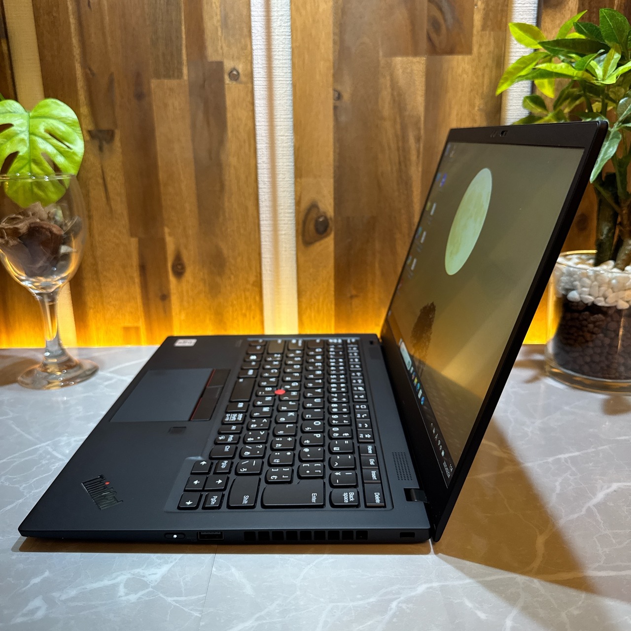 美品ハイスペック‼️Lenovo ThinkPad X1/最高峰 Core i7 第10世代/メモリ16GB/SSD512GB/ノートパソコン