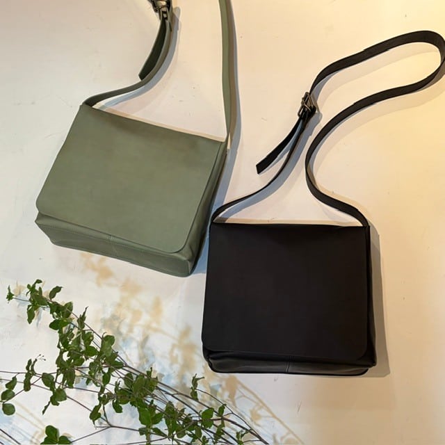 B.stuffのスクエアショルダー