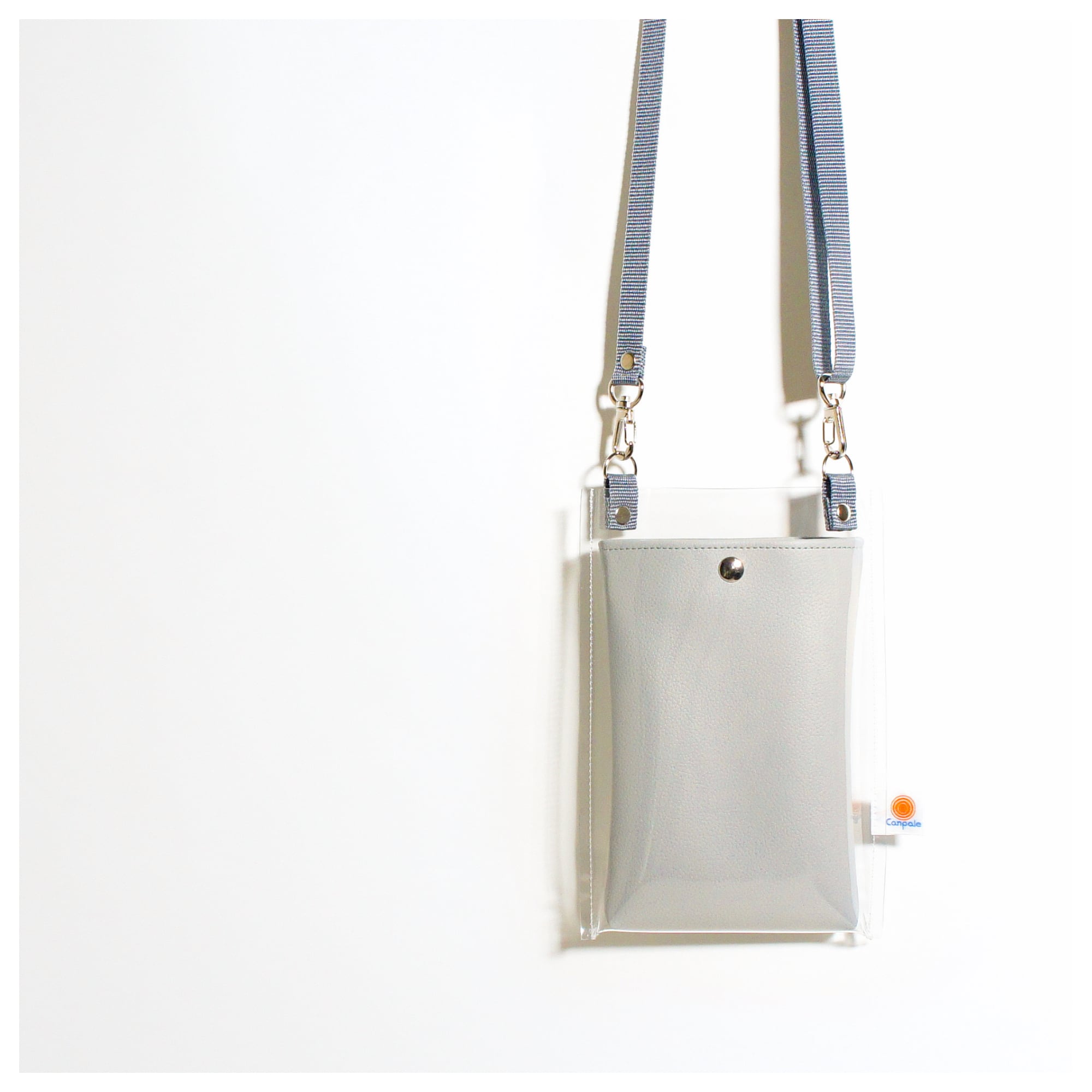 PVCとPVCレザーの涼し気スマホショルダー（クリア＋ペールグレー