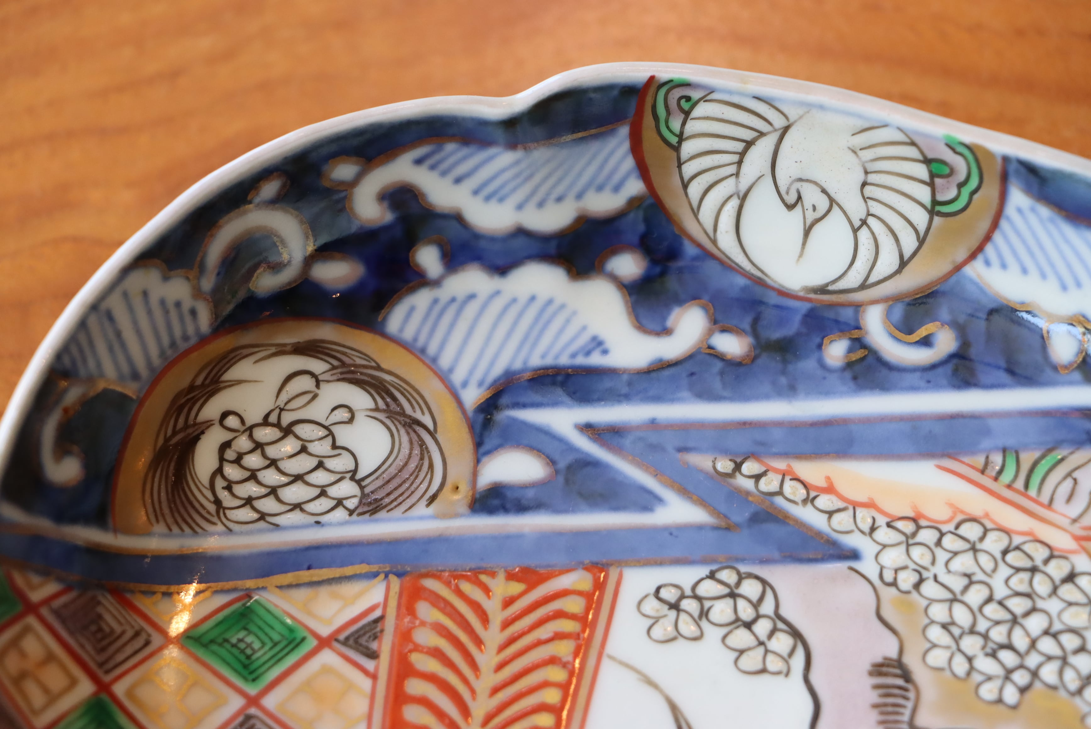 変形皿 伊万里焼 色絵 鶴亀桜石畳文 | (有)新原美術