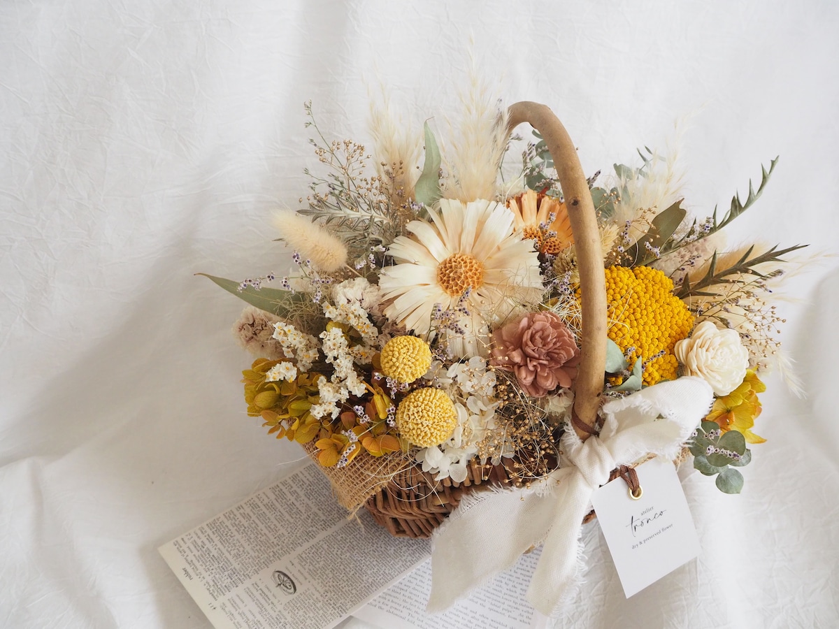 ドライフラワーのナチュラルバスケットアレンジ basket arrangement  