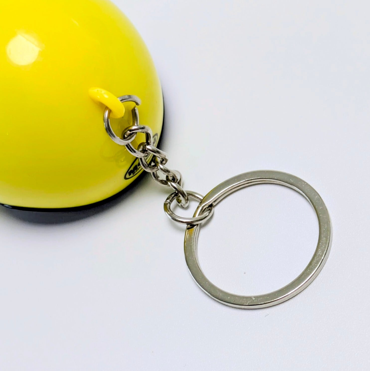 【 MOONEYES 】 MOON ヘルメットキーホルダー / バイクヘルメット / ホットロッド〚アメリカン雑貨 アメトイ〛