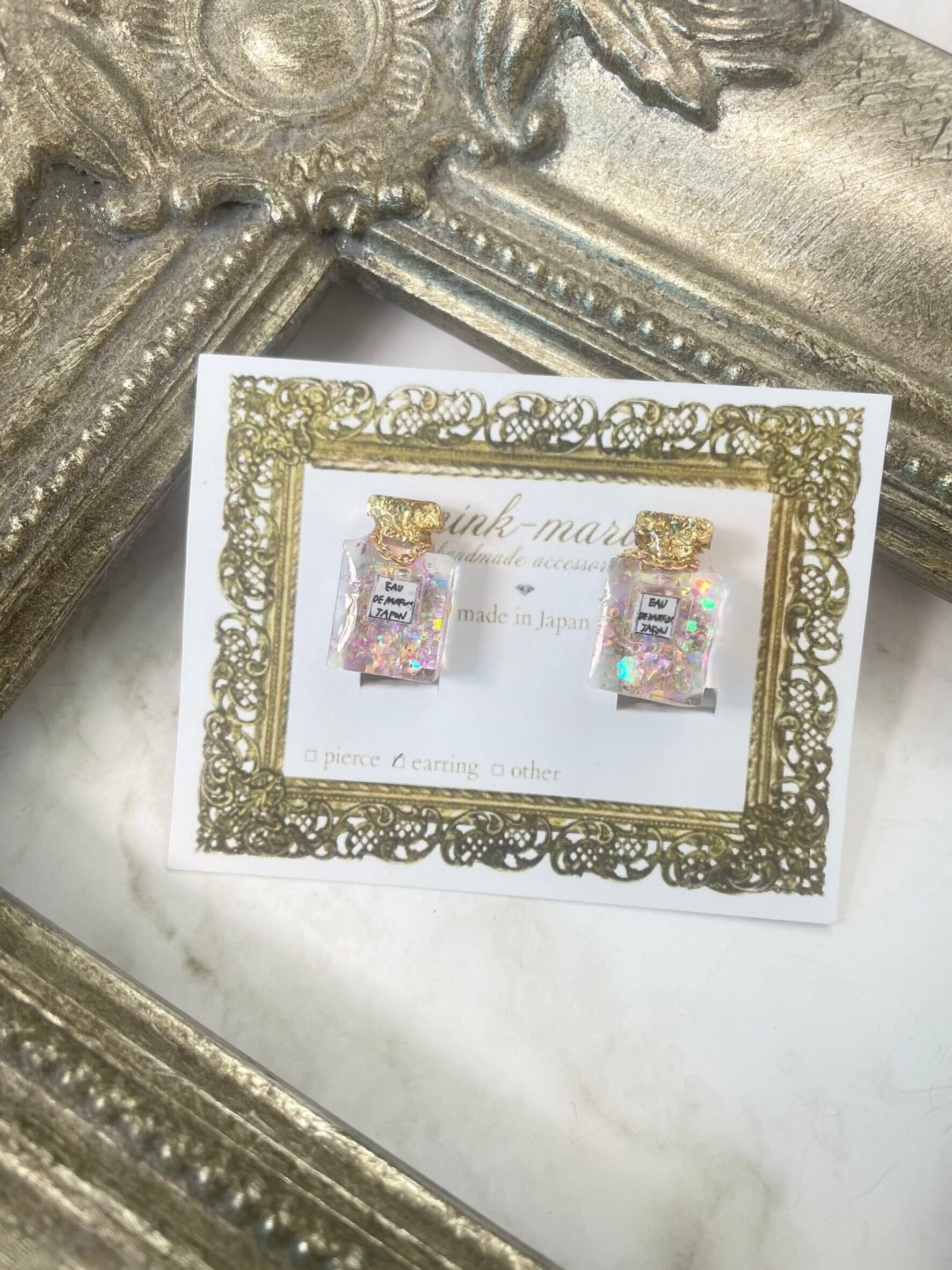 【新作】まる香水瓶風薔薇ピアス　イヤリング 新作】まる香水瓶風薔薇ピアス イヤリング