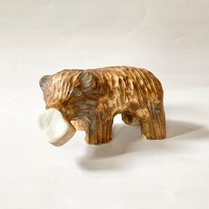 おおきい木彫り熊（食パン）の置き物 / すずきたまみ / 陶芸作品