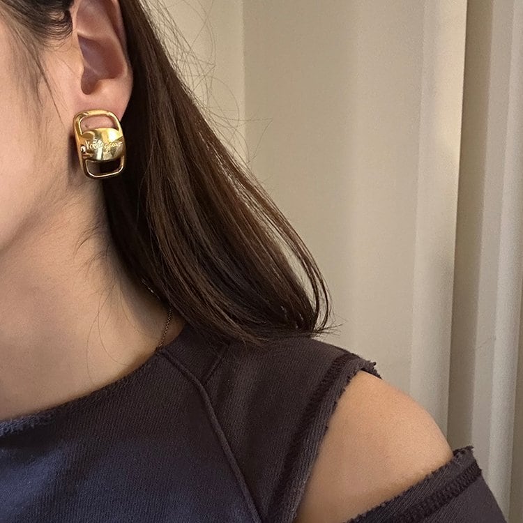 良品】Ferragamo ヴァライヤリング ゴールド ヴィンテージ | Hi-end