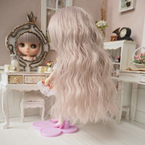 【美品】Blythe ヴイスマッシュ 付属品あり 箱あり ミディブライス ウィッグ 姫バングソバージュ ローズシルバー 7.5