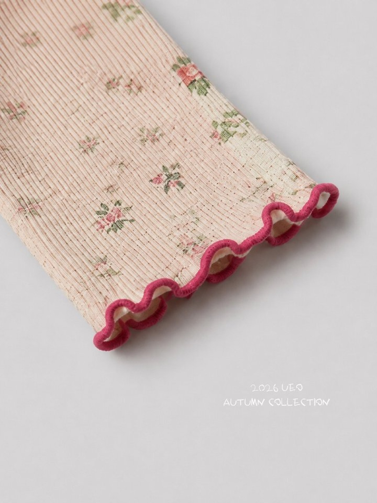 韓国子供服 / ÜEO / スクエアエンジェルTシャツ / 秋服 *S~JS*