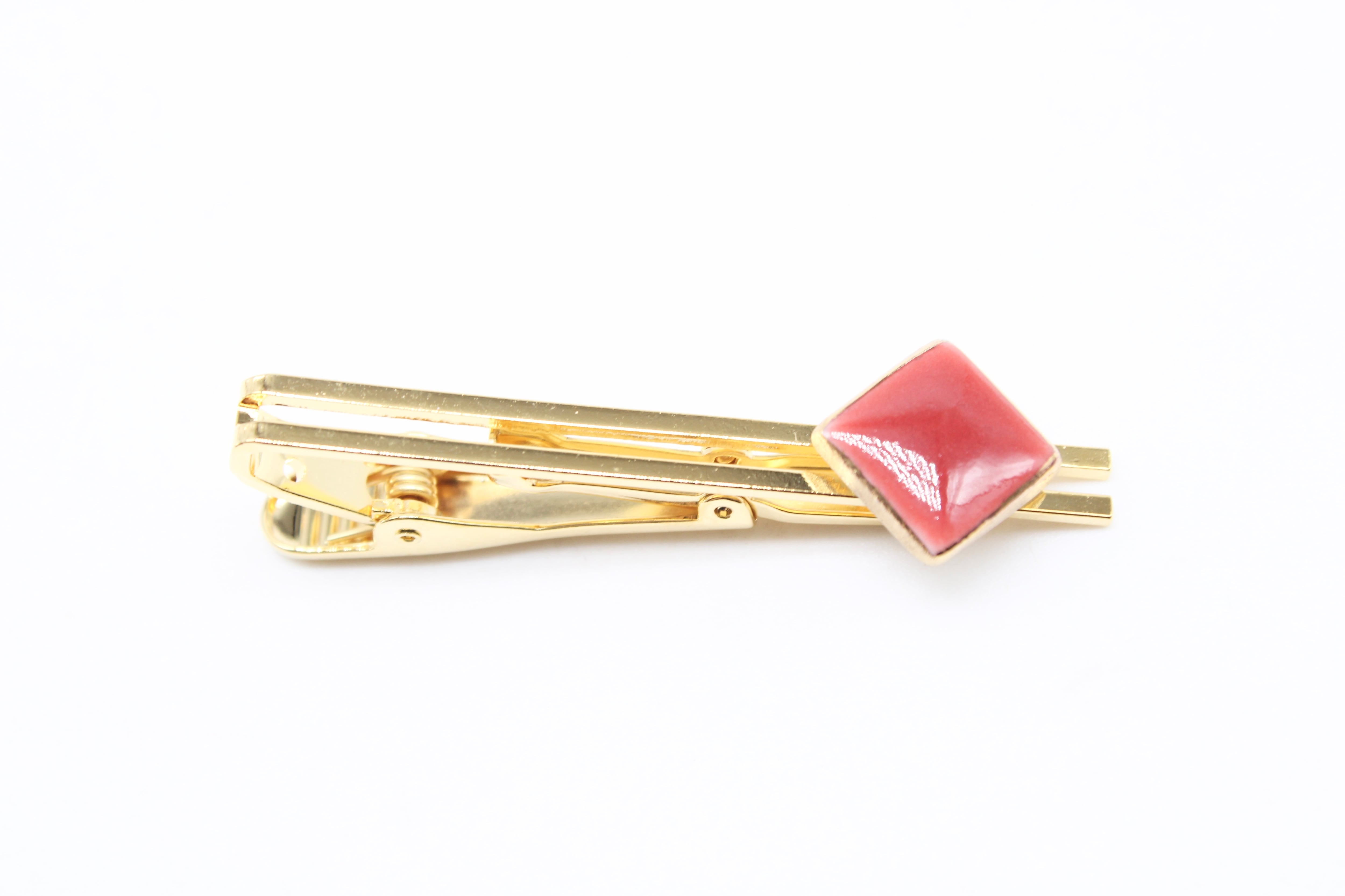 ネクタイピン square（ゴールド×赤） | 有田焼アクセサリー・陶器