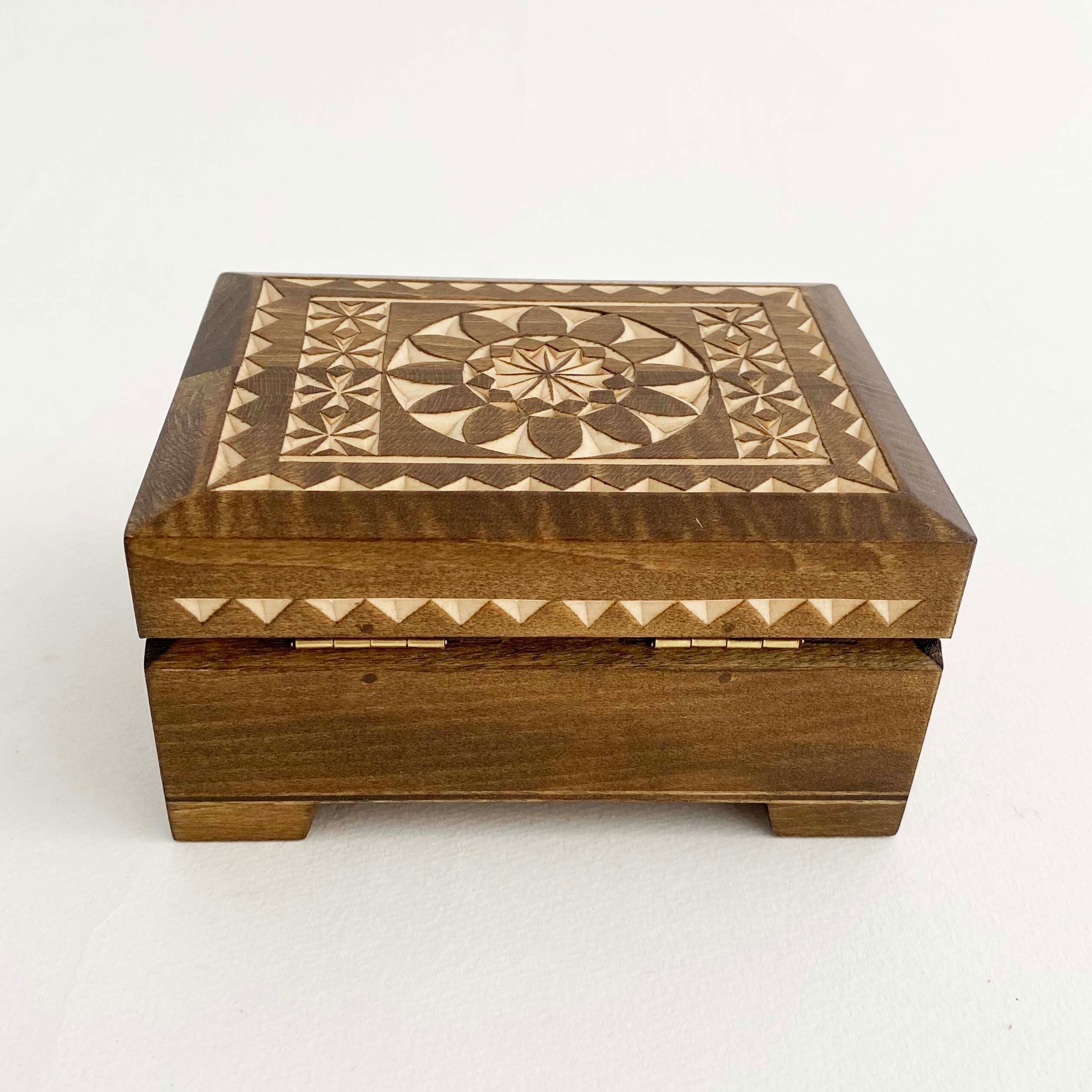 キーロフの木彫ひみつ箱（大）