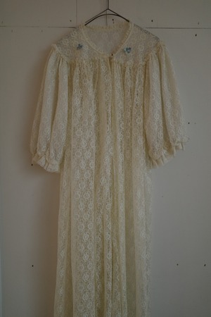 hitohira gown