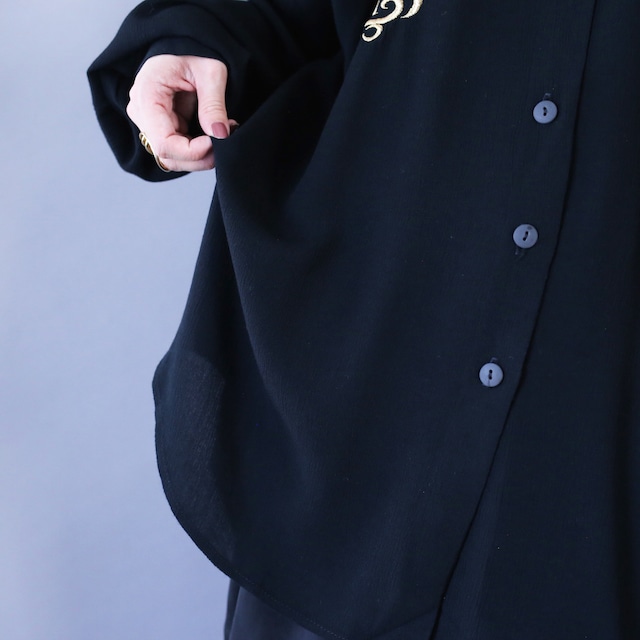 "刺繍" symmetry design over silhouette mode shirt