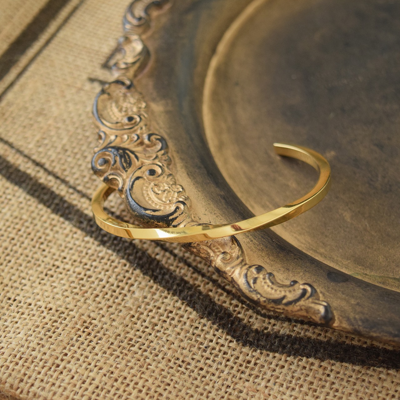 ステンレスナローツイストバングルゴールド