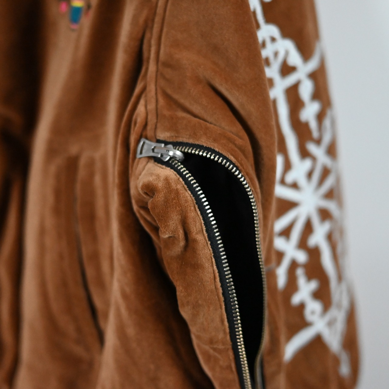 Leh / Embroidery SKA Reversible Blouson (キャメル表側)