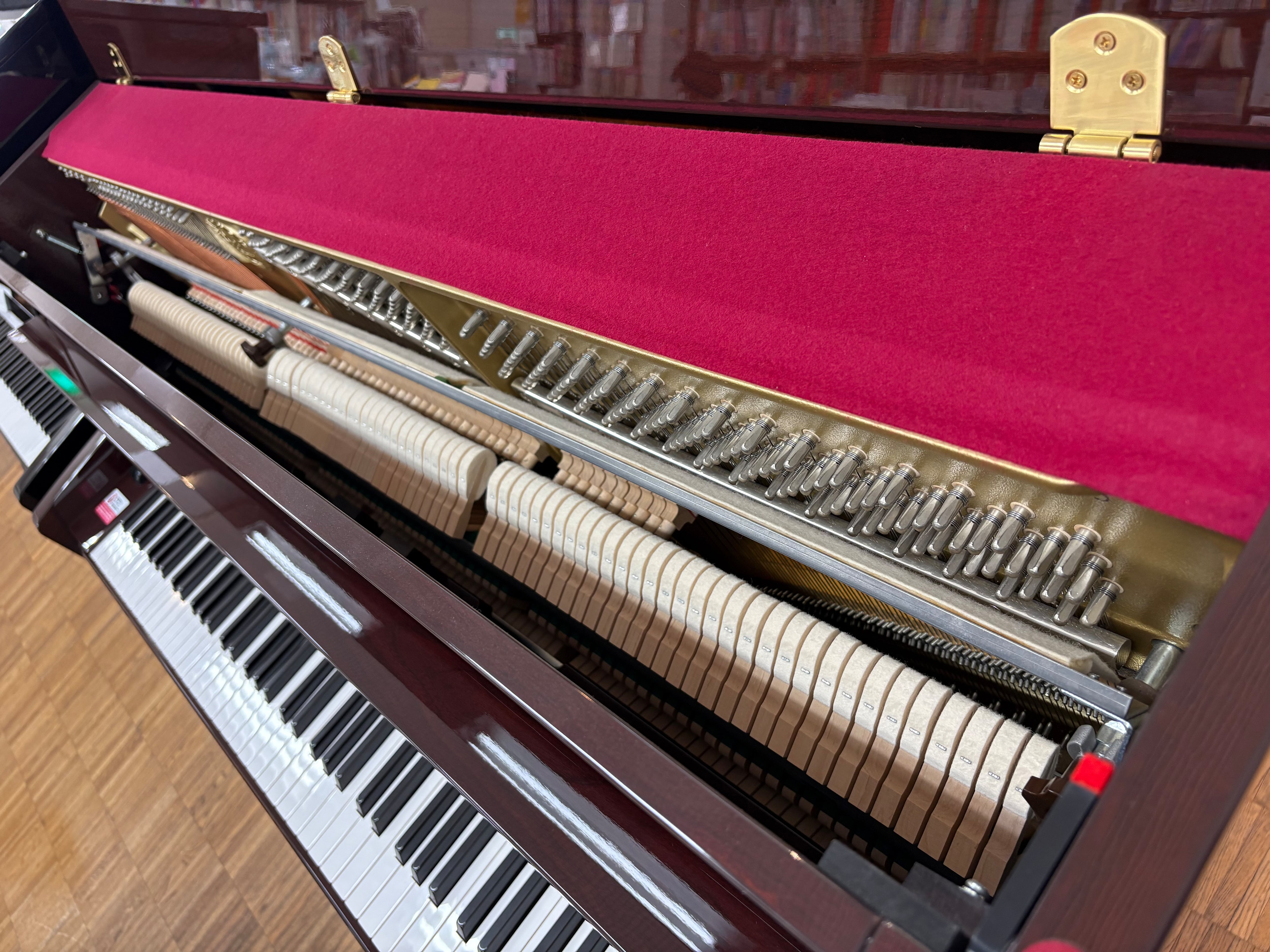 【展示処分品】中古ヤマハアップライトピアノ　b113DMC