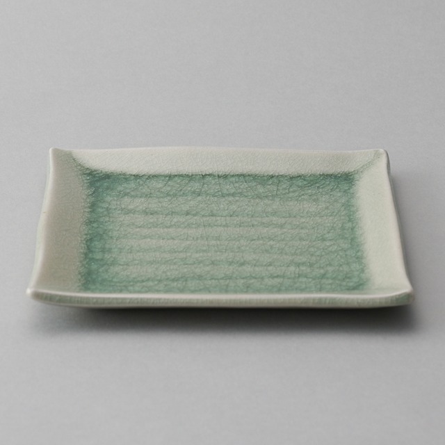 灰釉波紋７寸正角皿（鈴木克弥作） 縦幅20.5cm 横幅20.5cm 高さ1.8cm 696g 御深井 鐘忠陶器