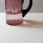 パープルのピッチャー