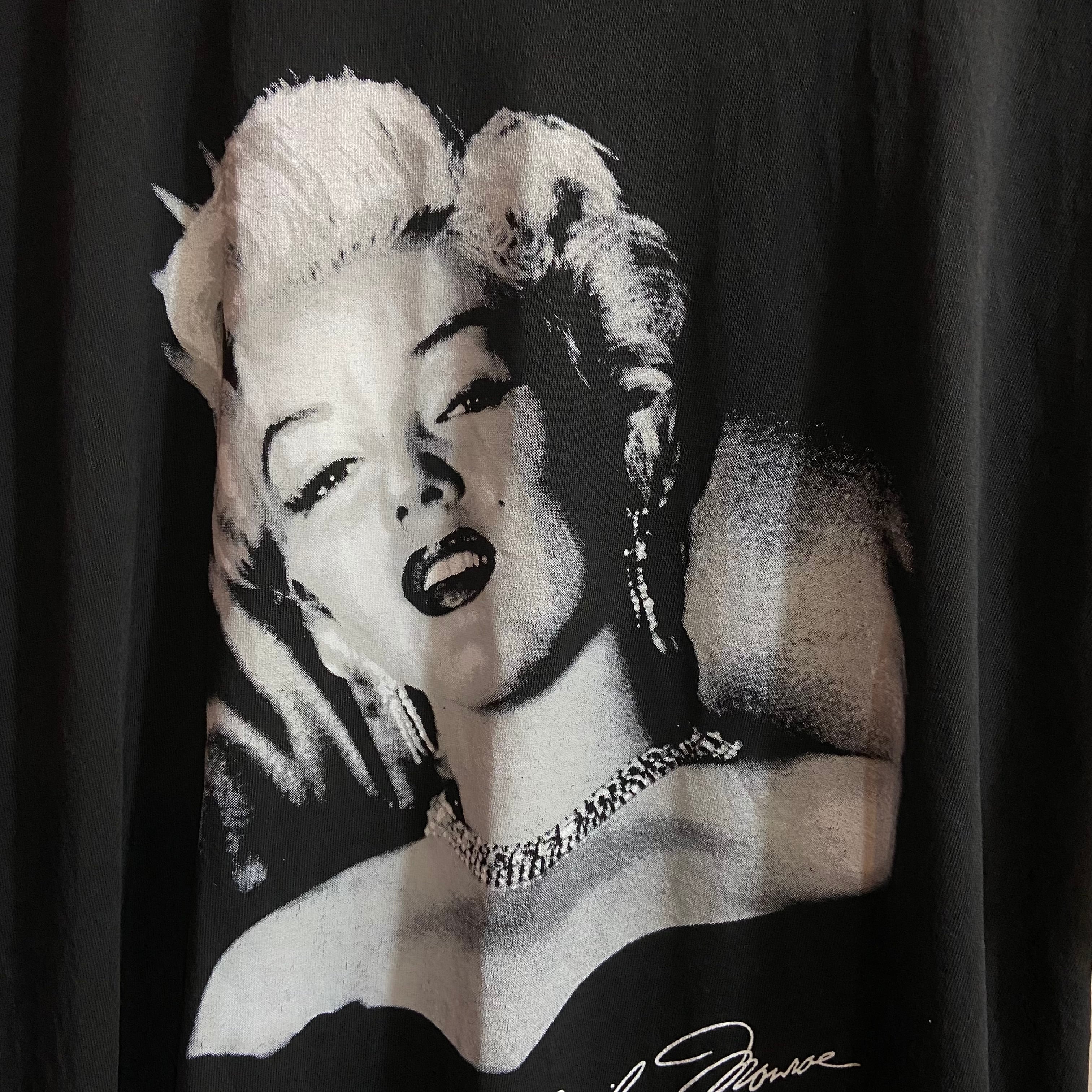 90s Marilyn Monroe 立ち姿 総柄 アート フォト Tシャツ-