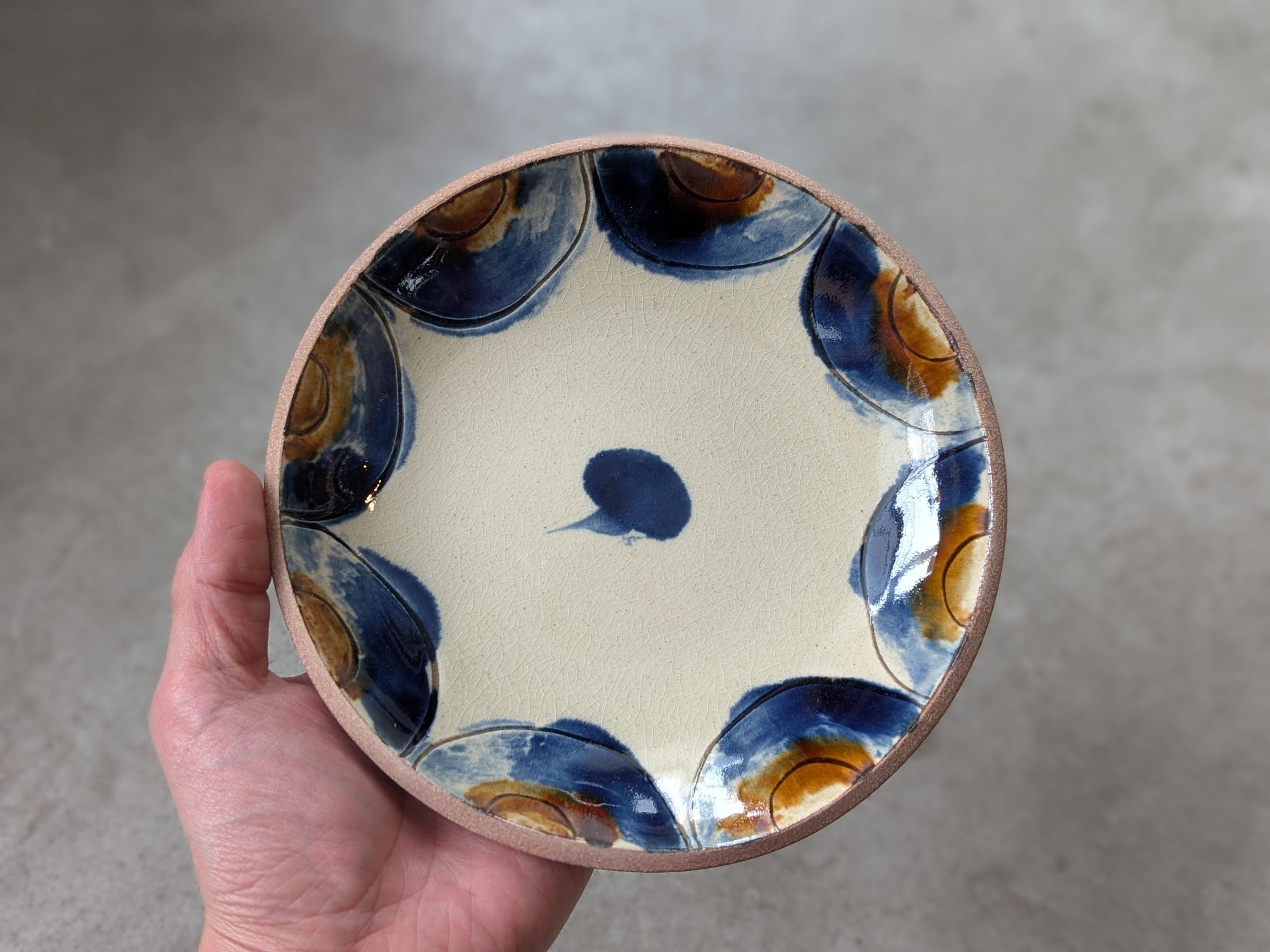 やちむん ちゃんぷるー皿・小(18cm) / ポミエ3(呉須) | 一翠窯