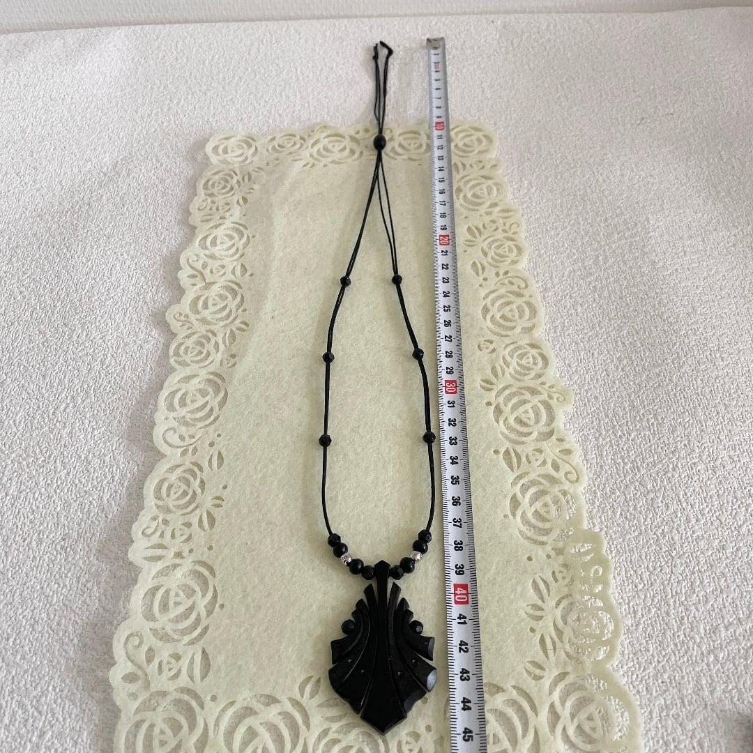 アイヌ紋様 木彫りペンダント NO.92 赤 | 北海道大自然の工芸品「橋本