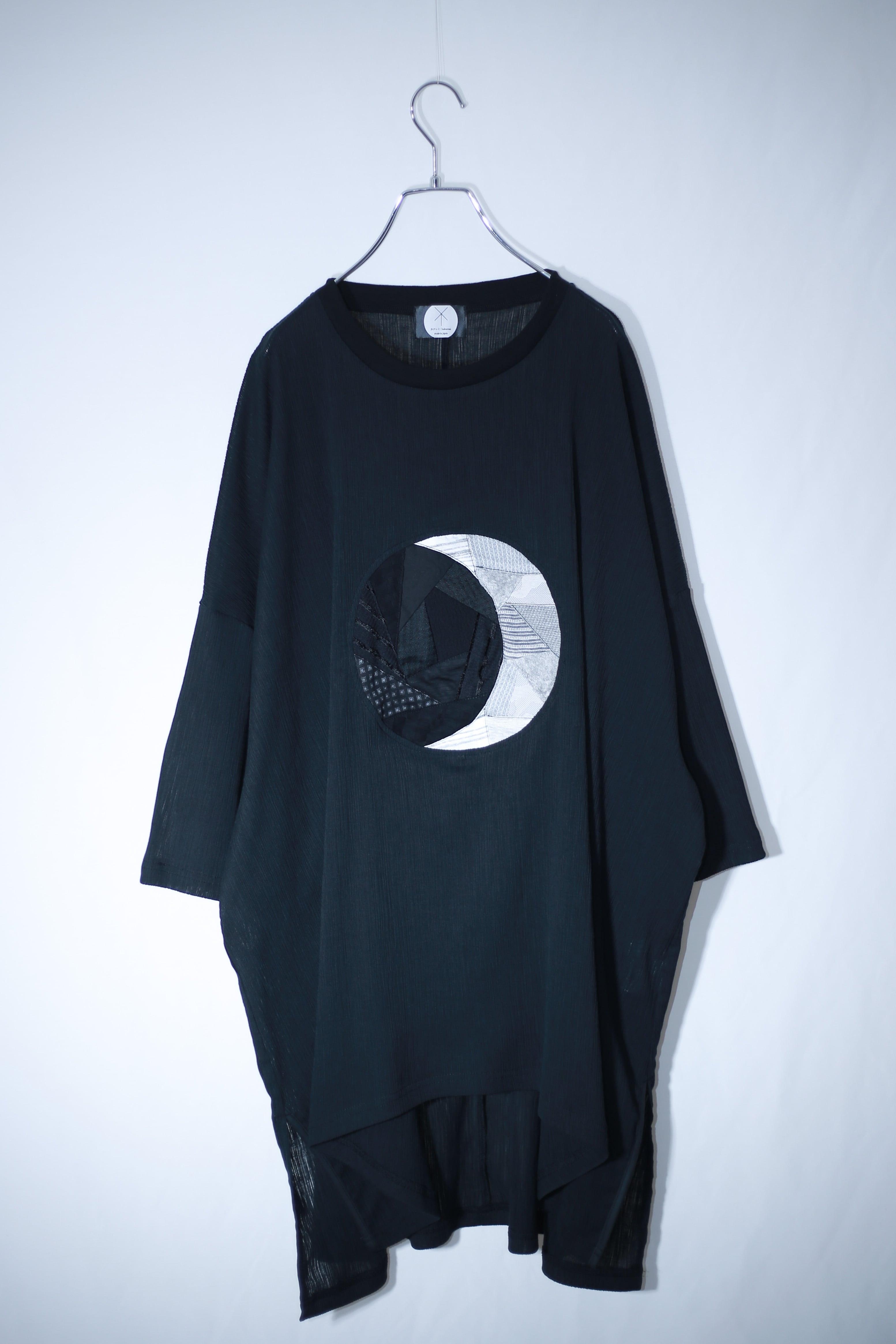 Slit-T-shirts ○ crescent moon (black)