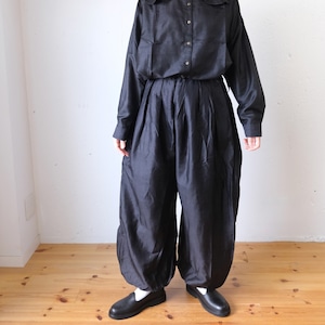 BUNON(ブノン) Tuck Gather Balloon Pants カディシルク バルーンパンツ(ブラック)