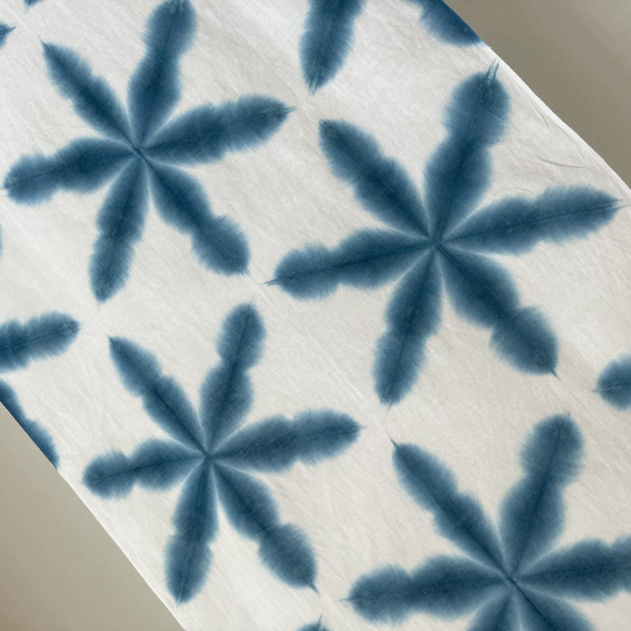 オーダー 藍染 手染め雪花麻の葉絞り生地 手ぬぐい オーダー 藍染生地