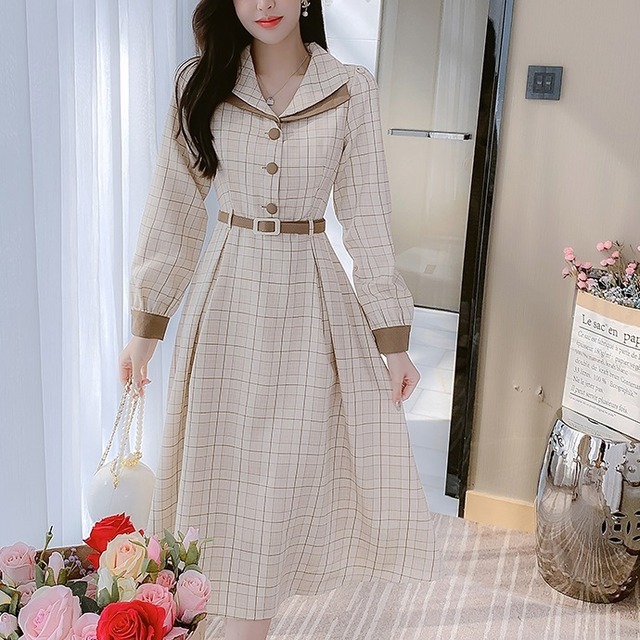ワンピース レディース ロングワンピース 膝下 ミディアム丈 袖あり 長袖 襟付き フレア かわいい 大人可愛い きれいめ シンプル 上品 清楚 フェミニン おしゃれ お洒落 綺麗 お嬢様 おとな こなれ感 ガーリー レトロ チェック柄 オフィス ビジネス OL 通勤 デート お出かけ 女子会 休日 旅行 カフェ巡り 街歩き S M L XL アプリコット 春 秋 10代 20代 30代 40代 ママ 女性用 韓国 韓国系 着回し 普段使い 体型カバー 楽ちん コーデ スタイル プチプラ モテ 送料無料