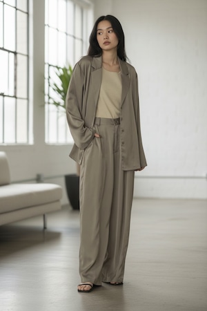 サテンライクデザインシャツ