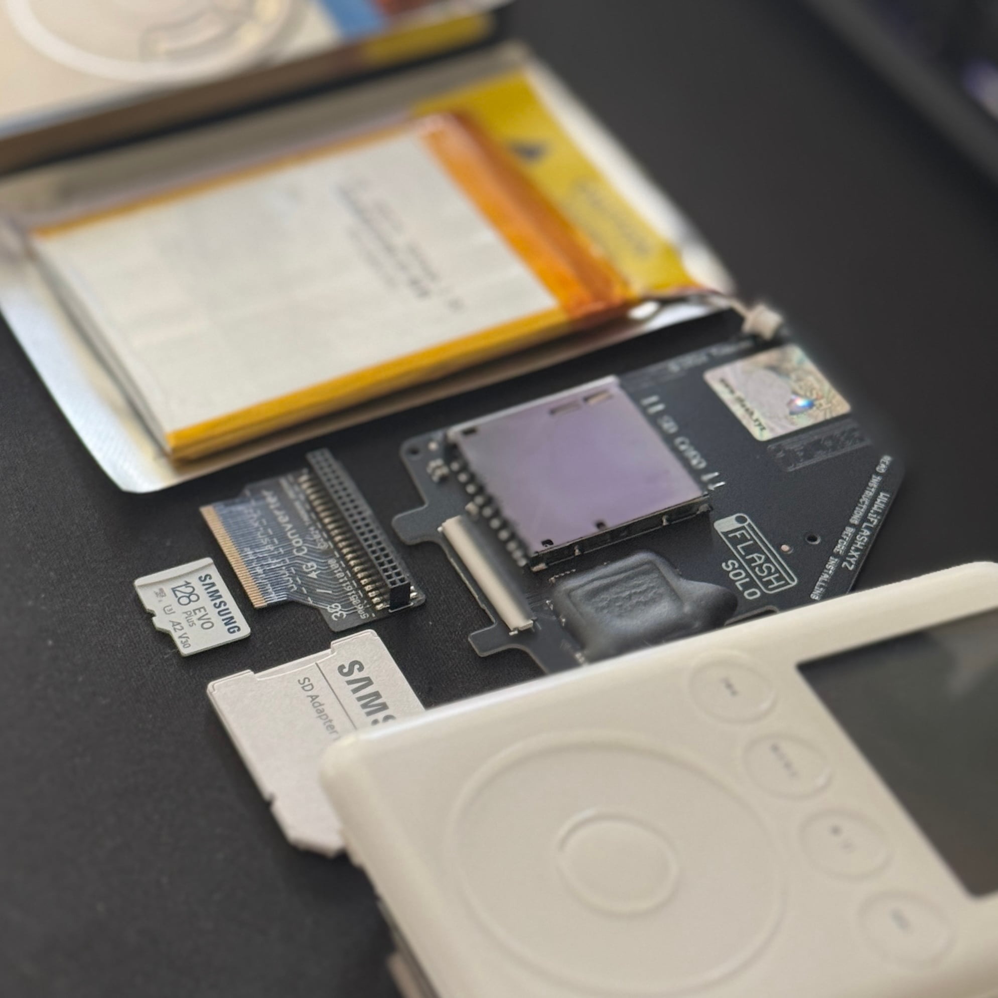 1台限定】Apple 第3世代 iPod SSD化 ＋ 3000mAh モンスターバッテリー