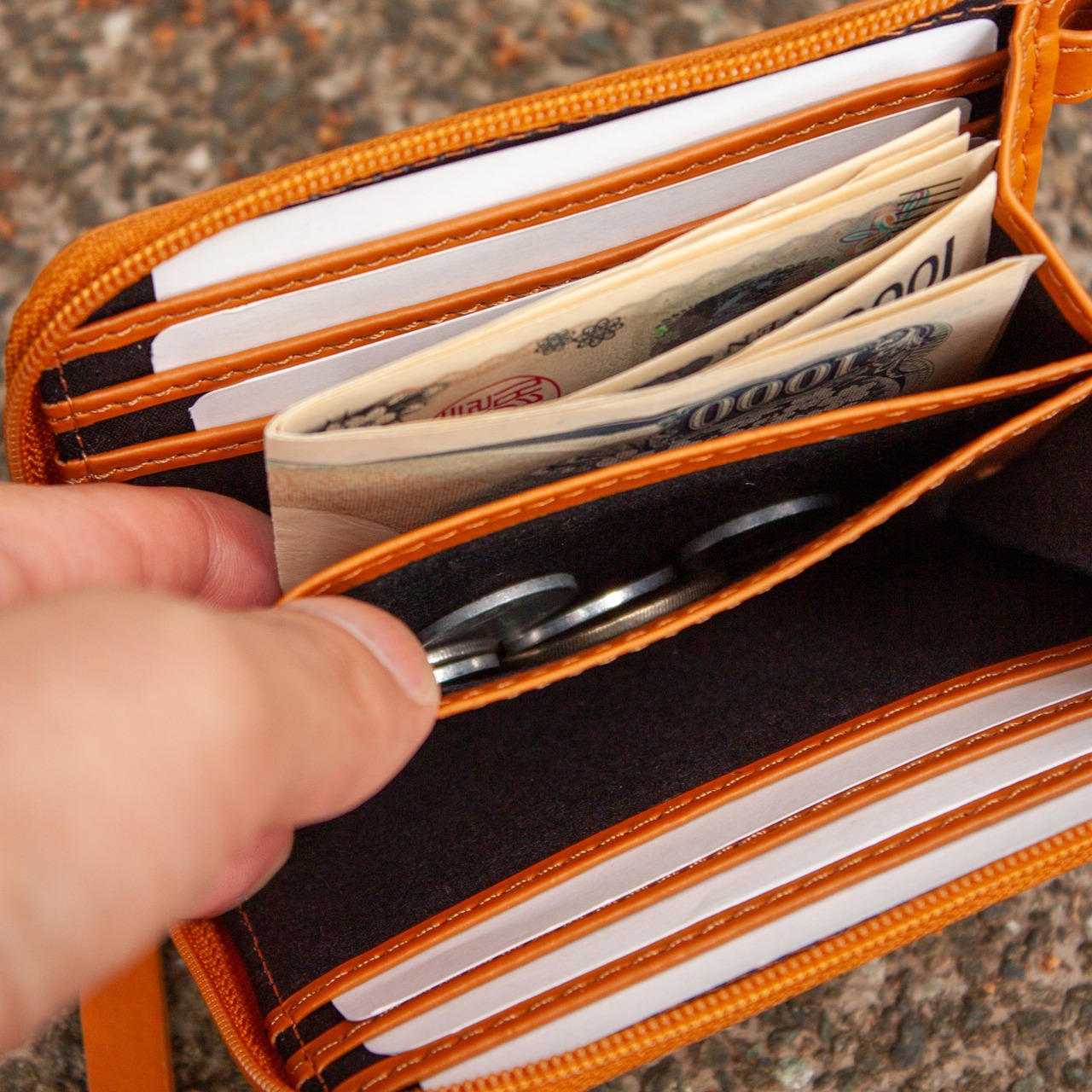 Legato コンパクト財布　バナナ　ブラック