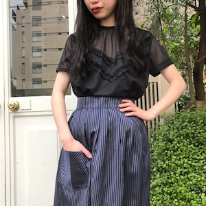 DOUBLE RUFFLE BLOUSE < BLACK >