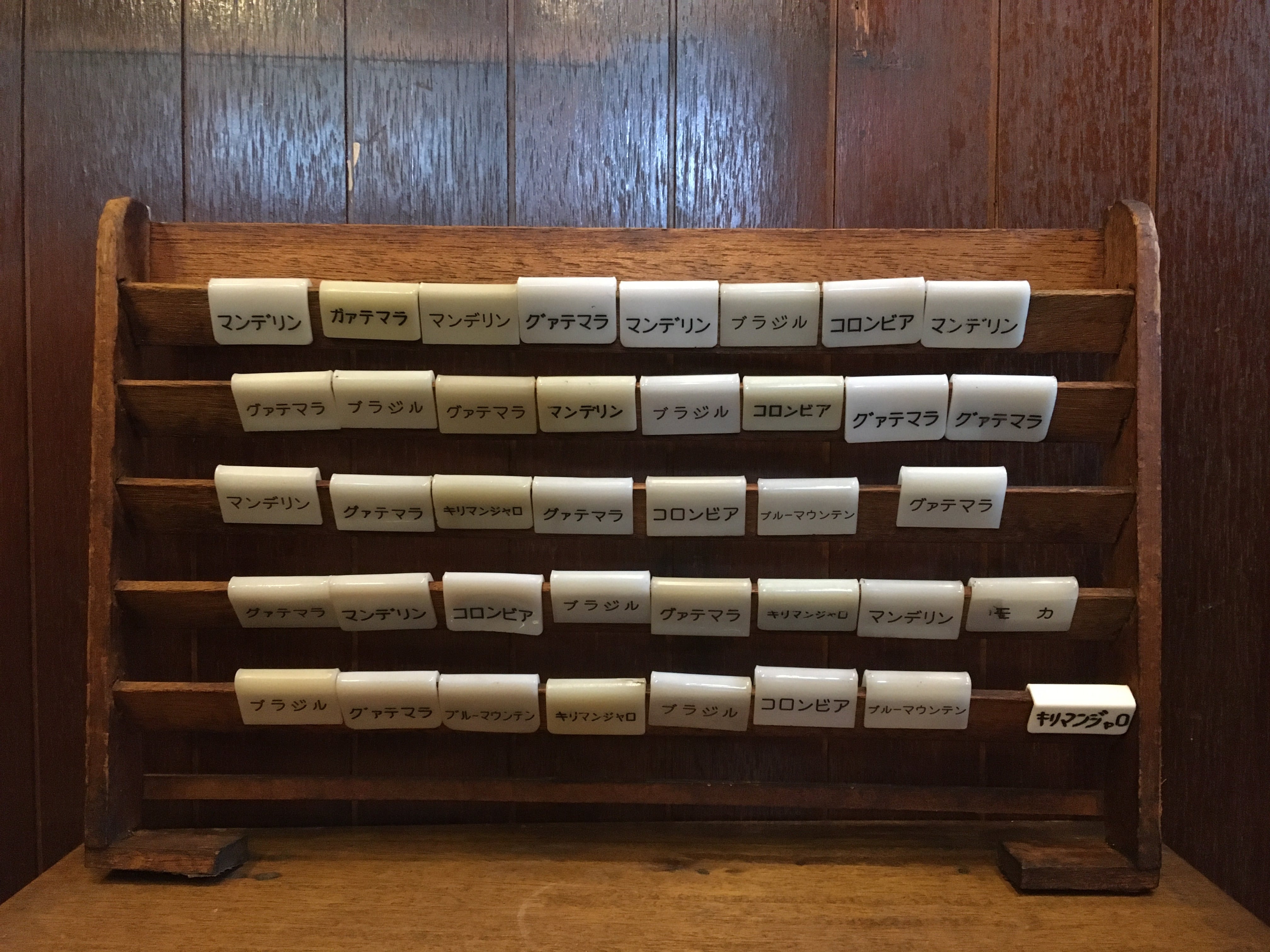 ダンテ 木枠の什器