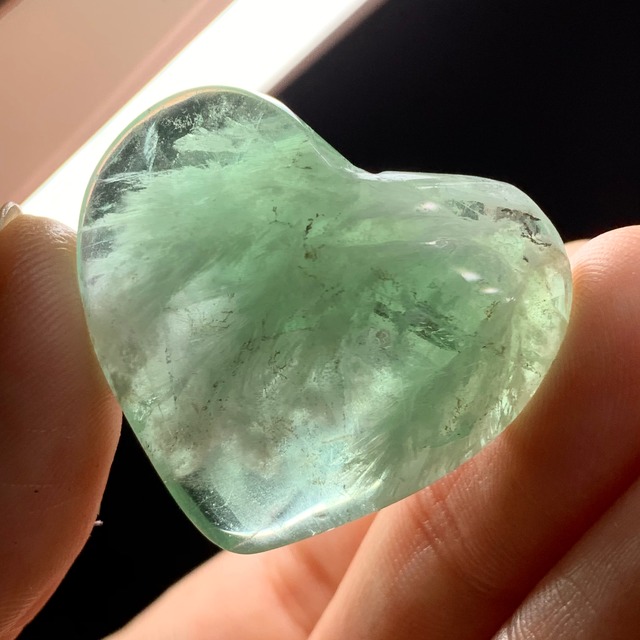 ぷっくり可愛い♪エンジェルフェザーハートフローライト