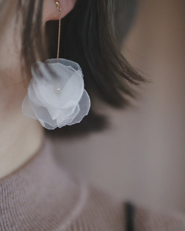 シフォンジョーゼットの花房ピアス|大人可愛いmignonシリーズ