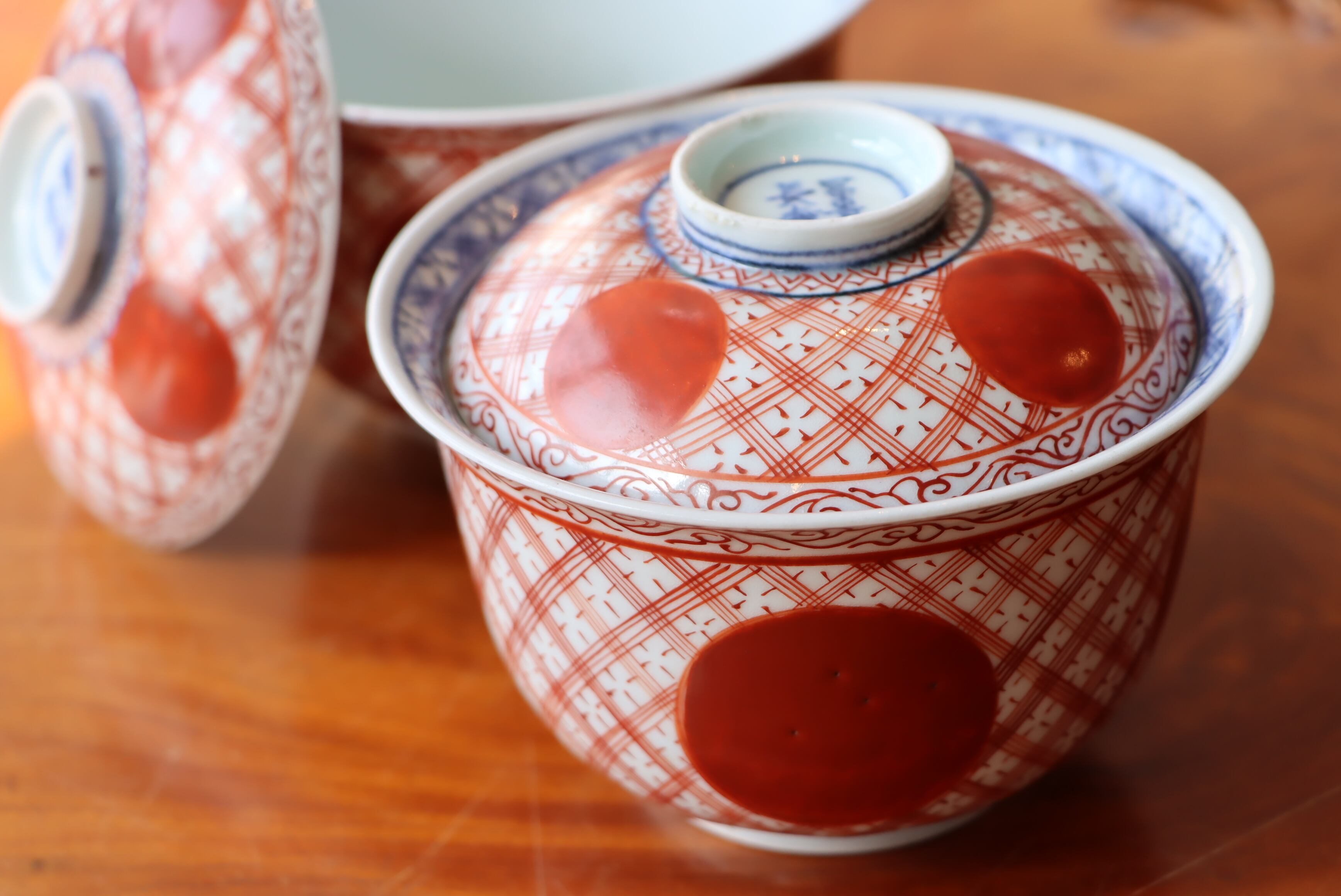 日本料亭の整理品 らしく 赤絵 蓋付き 大きめどんぶり碗 8点 日本料亭の整理品 らしく 赤絵 蓋付き 大きめどんぶり碗 8点