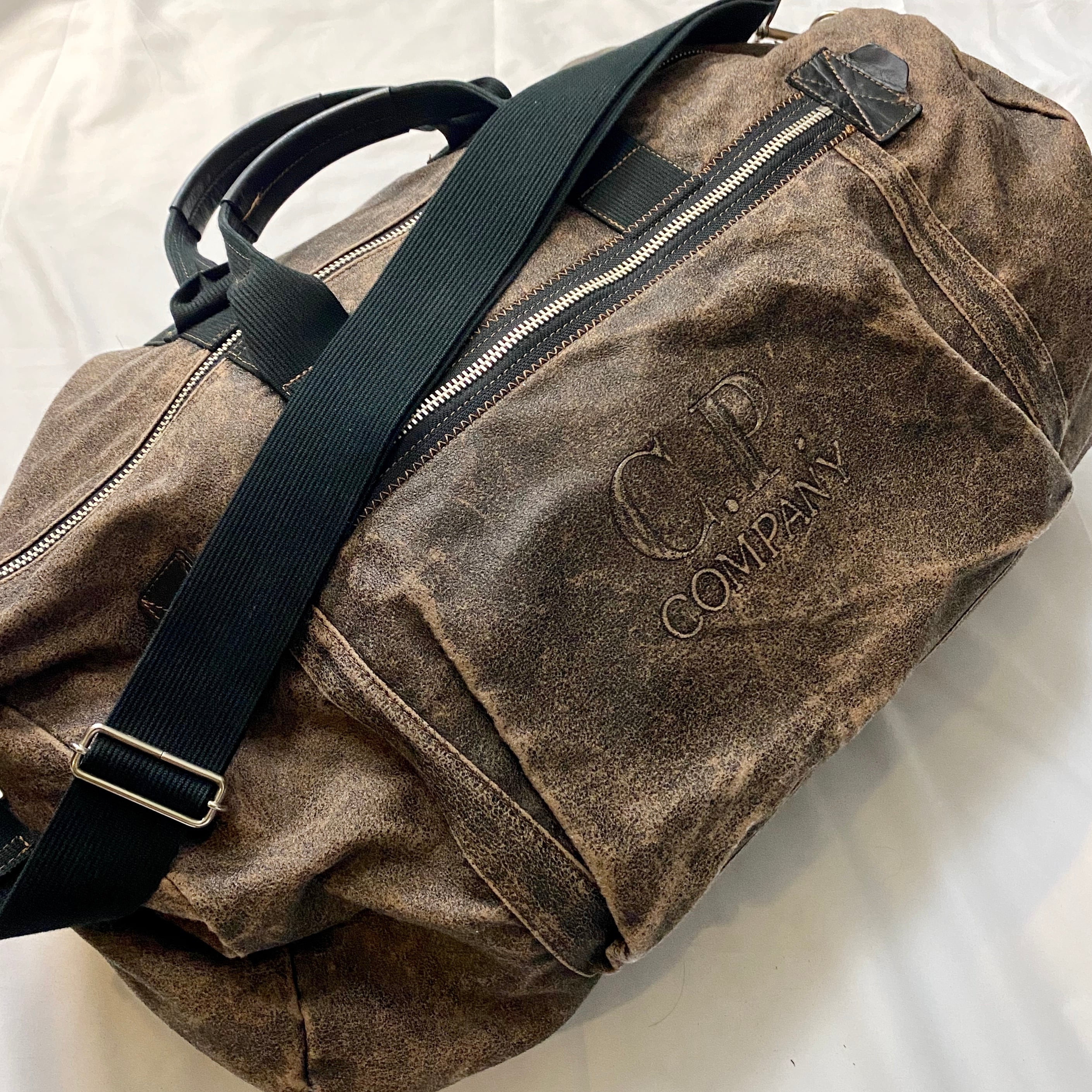 C.P.COMPANY cracked wool boston bag | NOIR ONLINE