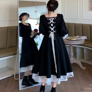 【送料無料】 ロングドレス ワンピース ドレス dress 衣装 ロング ロング丈 マキシ マキシ丈 袖あり 長袖 フレア袖 フレアスリーブ ラウンドネック Aライン フレア レース 編み上げ エレガント 可愛い 大人可愛い きれいめ シック コンサバ 華やか 大人 上品 おしゃれ お洒落 レトロ こなれ感 高見え 高級感 フェミニン 無地 秋 冬 30代 40代 レディース 女性用 ママ ママ服 デート お出かけ 女子会 お呼ばれ 休日 お茶会 授業参観 結婚式 二次会 パーティ 演奏会 黒 ブラック