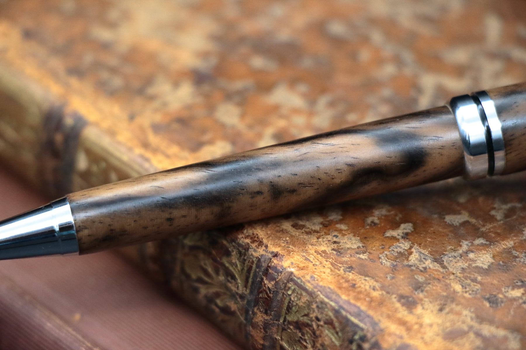 国産銘木の最高峰 黒柿 縞柿模様 特上・Horizon」木軸ボールペン