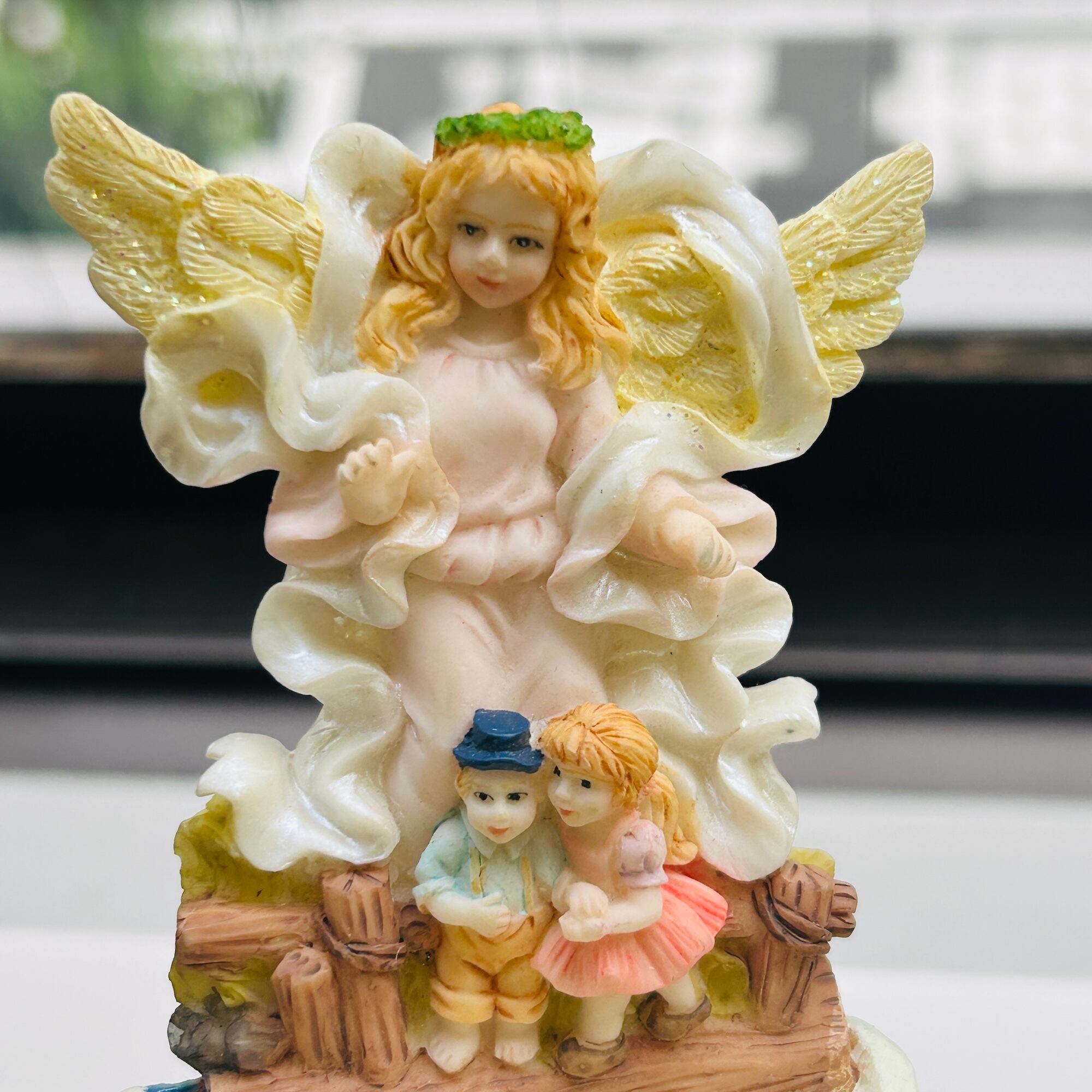 white 陶器 Angel Cross 聖母十字架 壁飾り | Milo Antiques & Vintage