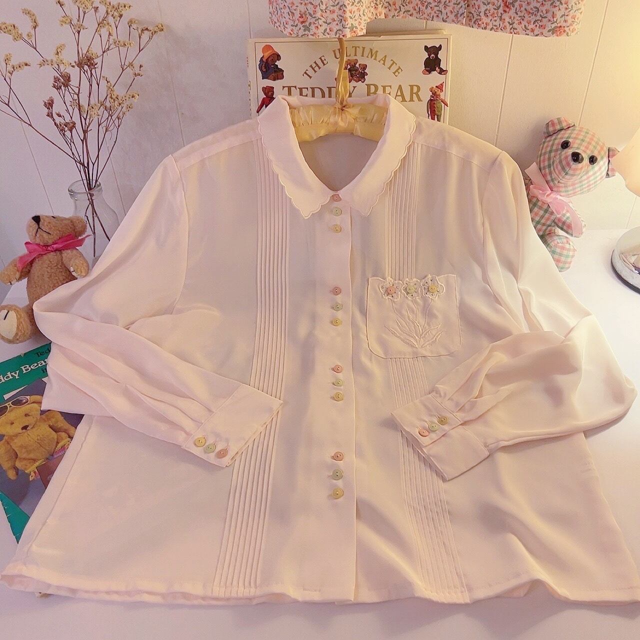 three color button flower blouse