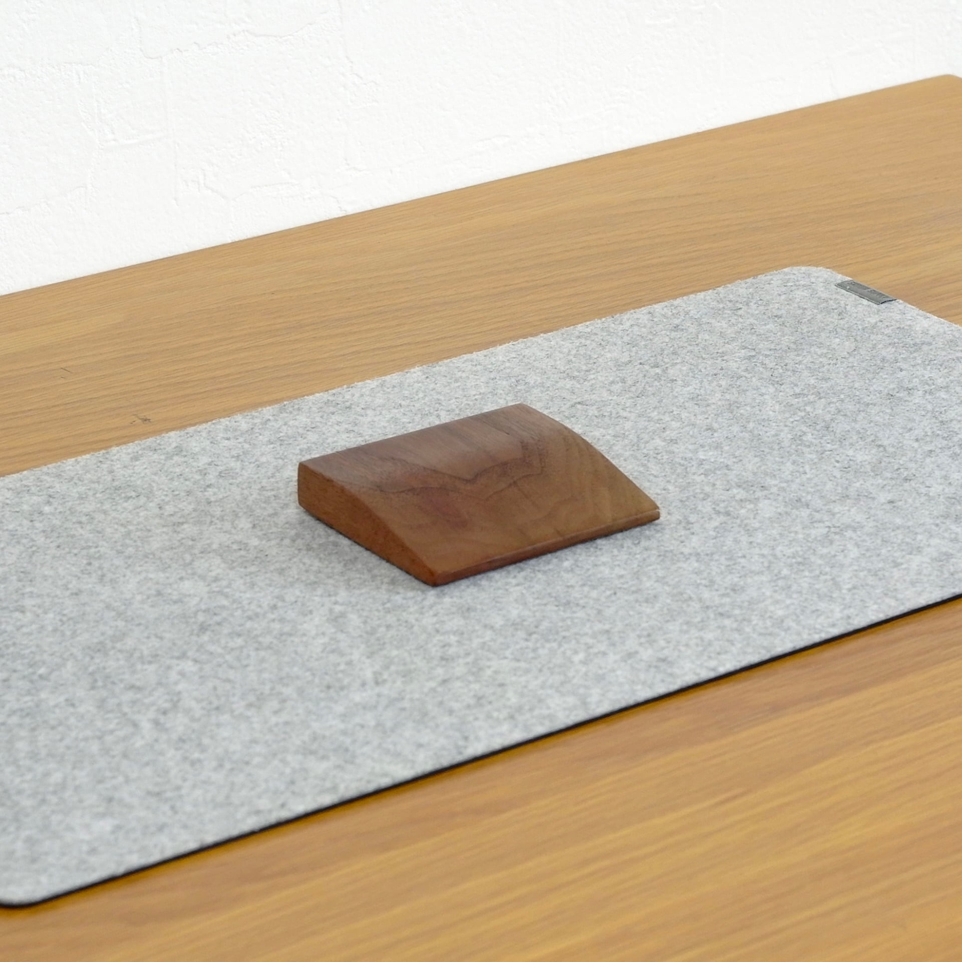 mitakuページ【ウォルナット無垢材（色味指定）】分割リストレスト ｳｫﾙﾅｯﾄ無垢材】分割タイプリストレスト オスモオイル仕上げ | BE CRAFT