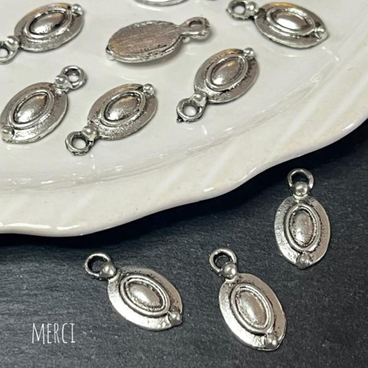 【4個】オーバルデザインチャーム