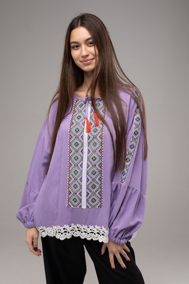 ウクライナ刺繍ヴィシヴァンカ　手刺繍　麻　レディース・フリーサイズ