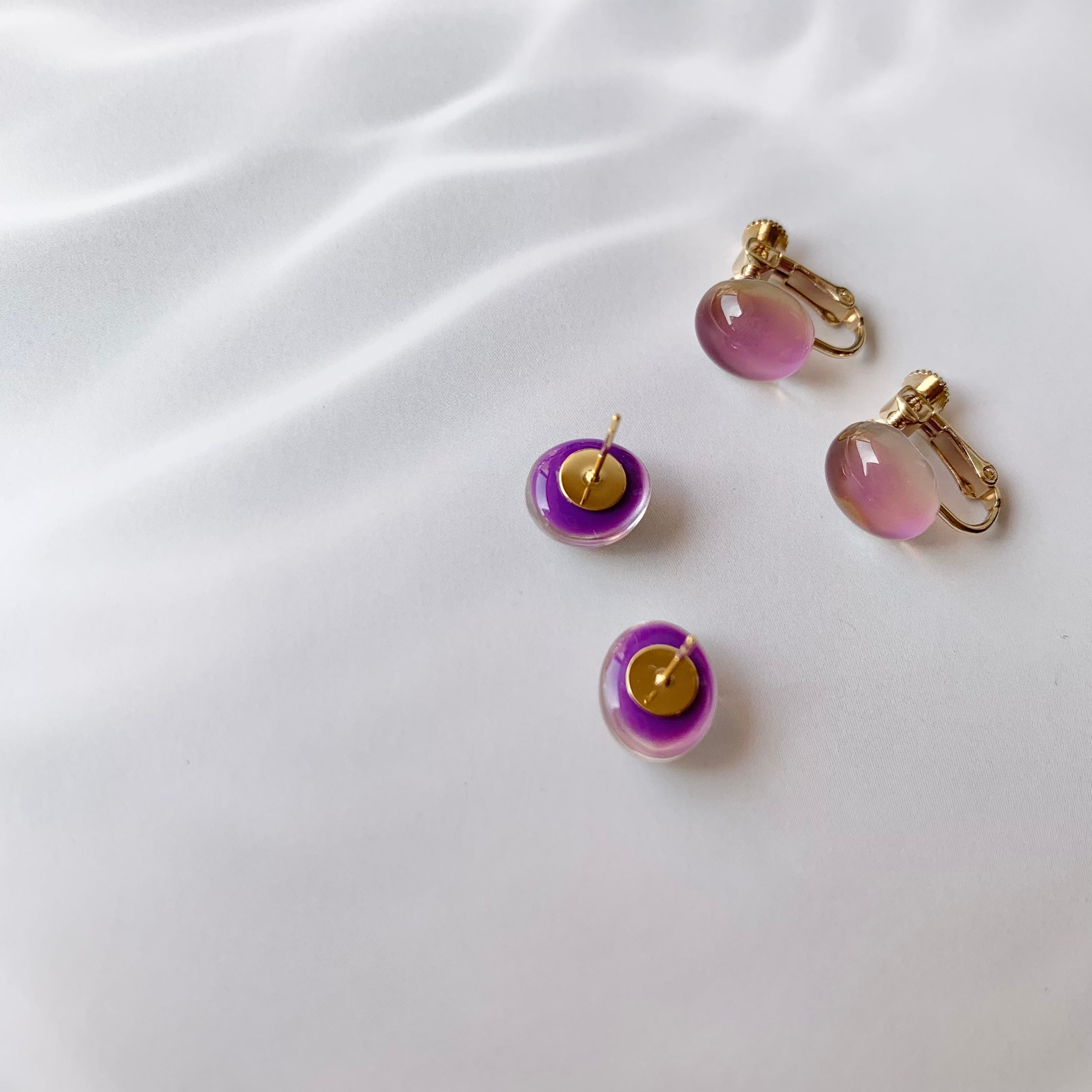 温度で色が変わる不思議なガラスカボションピアス/イヤリング