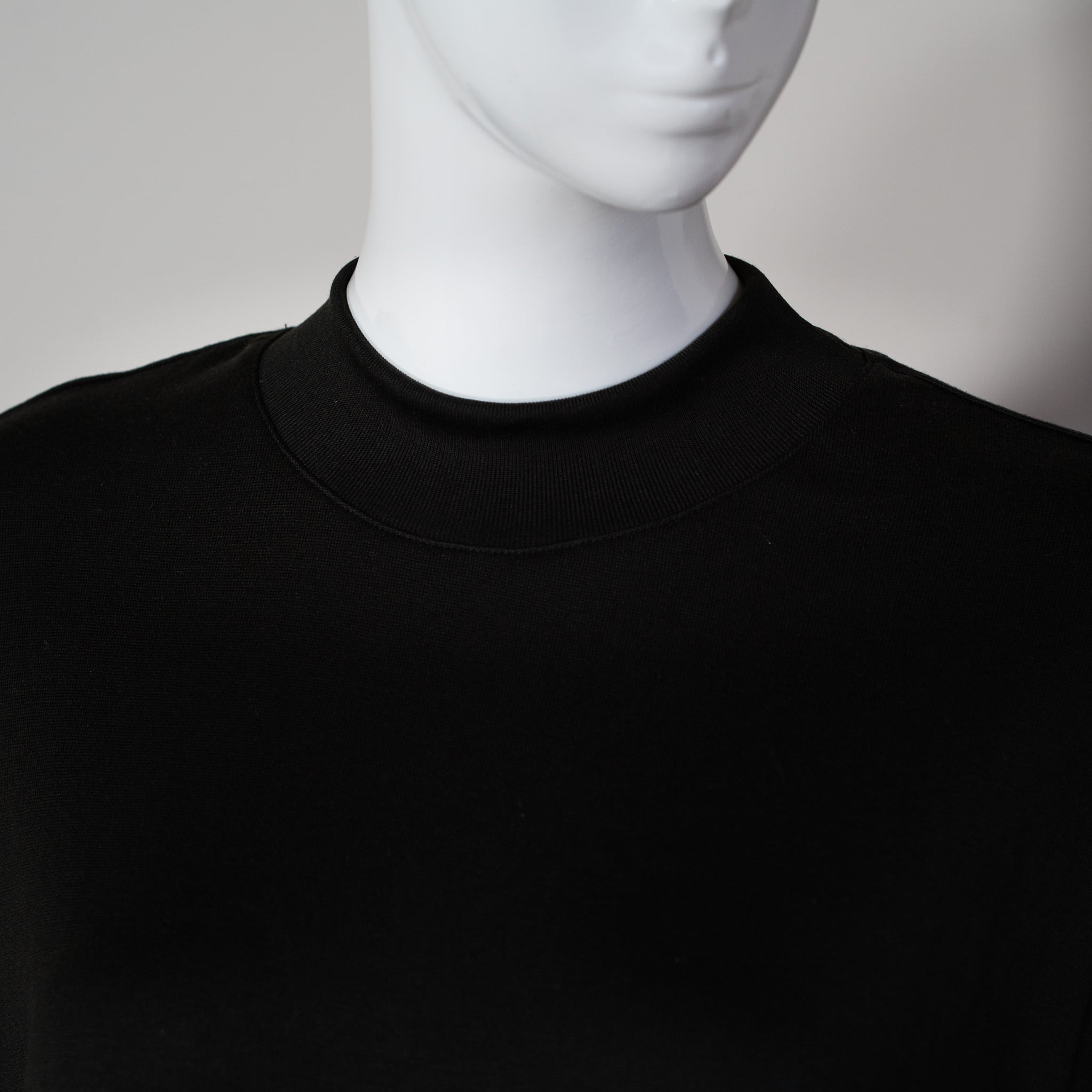 Nu Life in Silk モックネックニットT Black | Basara