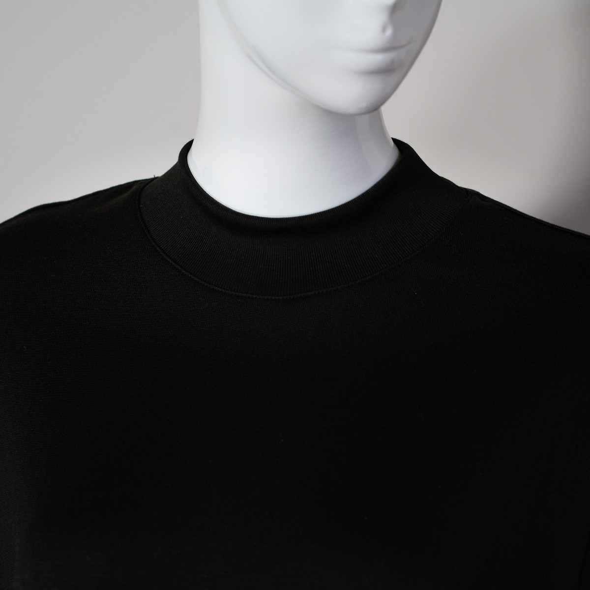 Nu Life in Silk モックネックニットT Black | Basara