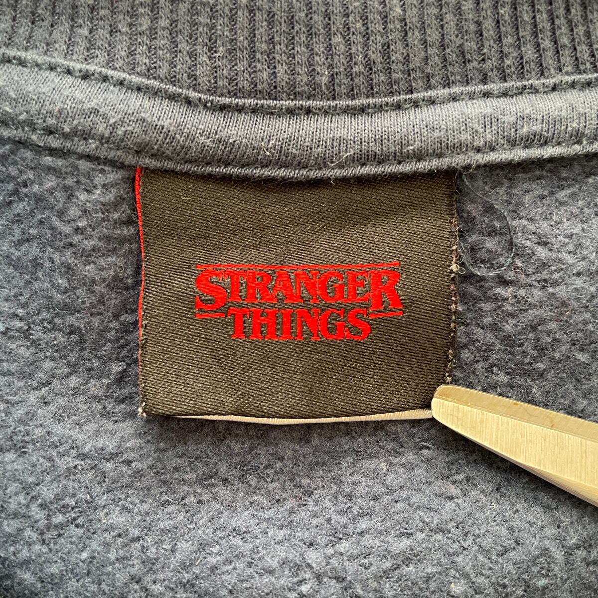 ストレンジャーシングス STRANGER THINGS プリントスウェットシャツ