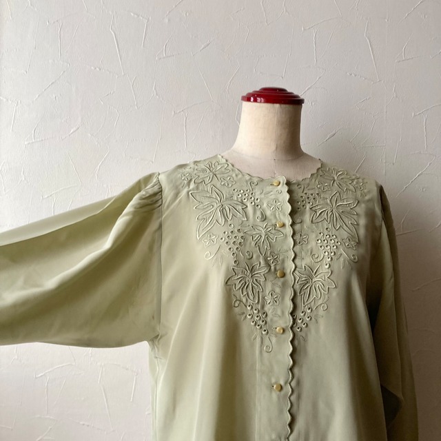 淡い小花柄ボウタイブラウス 昭和レトロ 古着 used vintage | 古着と