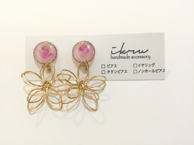 ikru お花のイヤリング